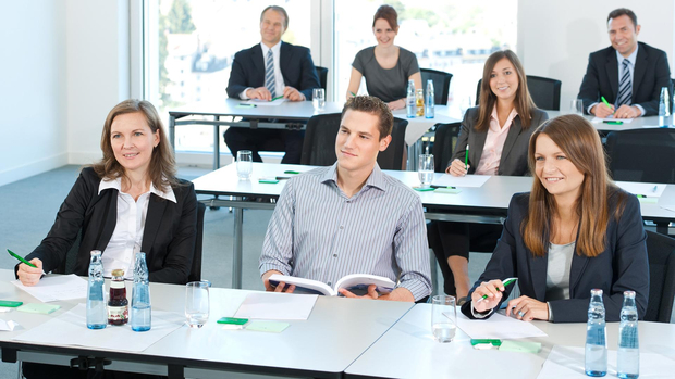 Leittitel Bachelor of Insurance Management Betriebswirt BWV Studium Bachelor of Insurance Management (B.A.) und Versicherungsbetriebswirt/-betriebswirtin (DVA)